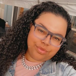 Meet your Posher, Alexis